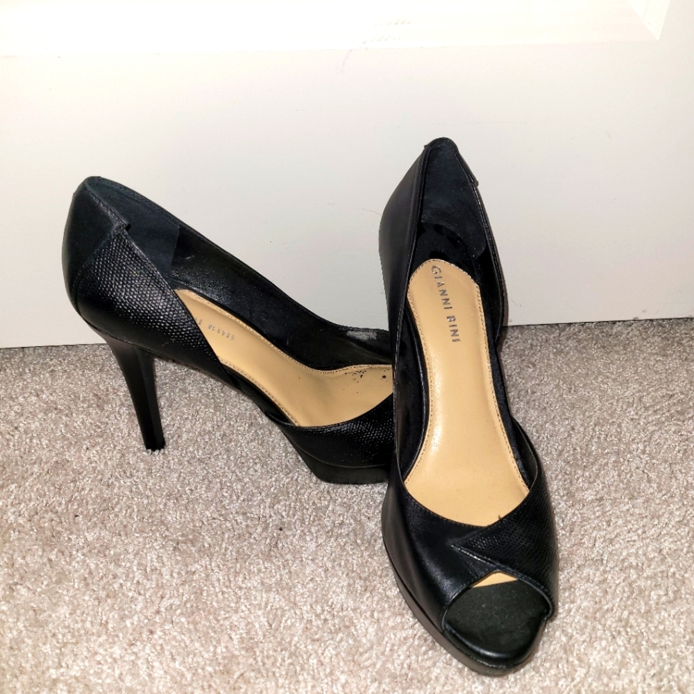 Gently worn. Black peep toe heel.